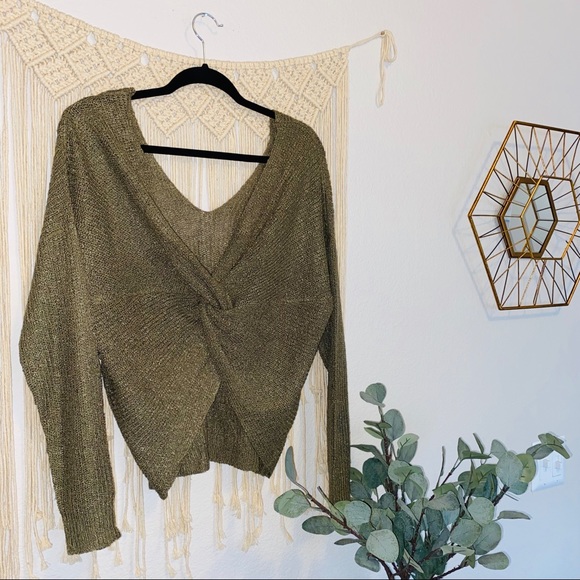 Moon & Madison Green Twist Back Oversized Sweater - Picture 3 of 7